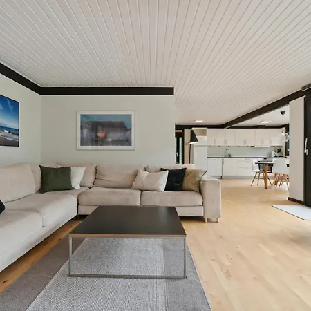 Feriehus Lyngvejen Aakirkeby Iii